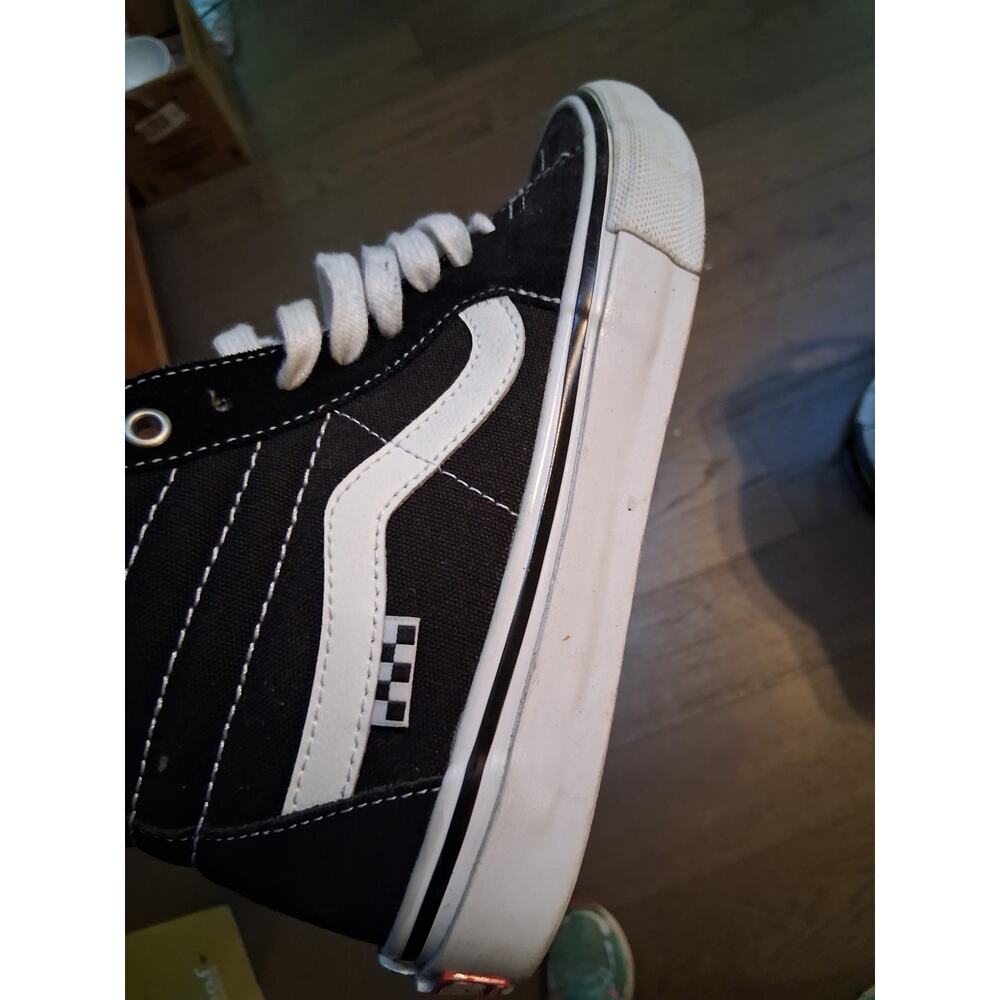 Vans - Picture 6 of 7